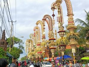Apa Itu Penjor? Ini Pengertian dan Maknanya Bagi Umat Hindu Apa Itu Penjor? Ini Pengertian dan Maknanya Bagi Umat Hindu