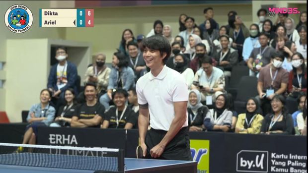 Momen Ariel NOAH dan Dikta bertanding pingpong.