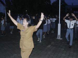 Pj Gubernur NTT Cabut Aturan Masuk Sekolah Pukul 05.30 Wita Pj Gubernur NTT Cabut Aturan Masuk Sekolah Pukul 05.30 Wita