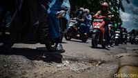 Awas! Jalan TB Simatupang Arah RS Fatmawati Berlubang