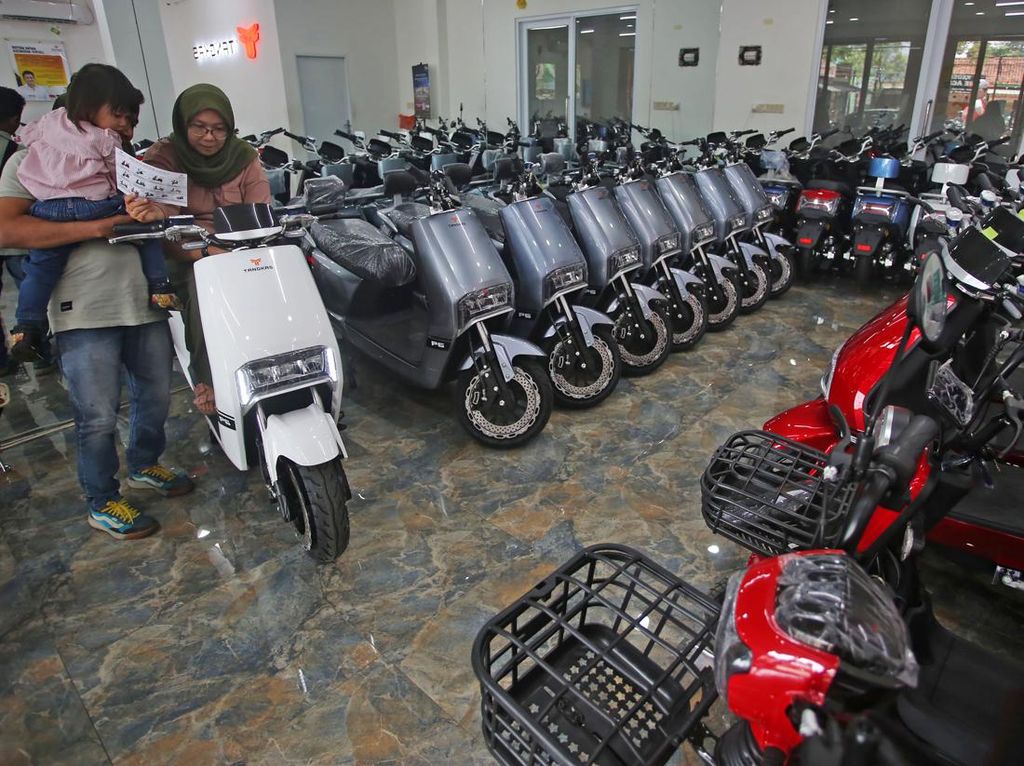 Kendaraan Listrik Disubsidi Pemerintah Mulai 20 Maret, Ini 5 Mereknya Kendaraan Listrik Disubsidi Pemerintah Mulai 20 Maret, Ini 5 Mereknya