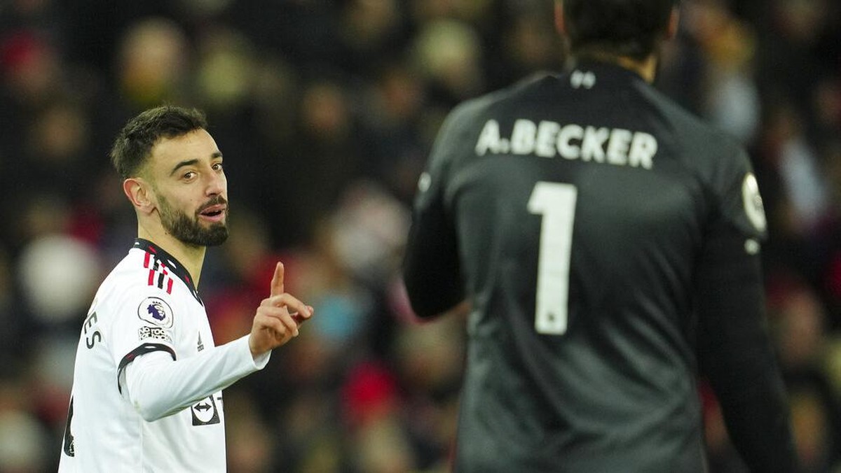 Brno Fernandes di laga Liverpool vs MU. (Foto: AP/Jon Super)