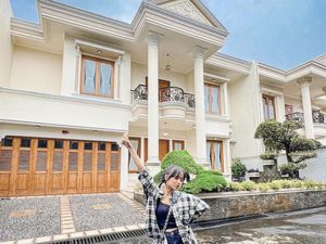 Penyebab Fuji Parno hingga Pasang Papan Larangan Memfoto Rumah Barunya Penyebab Fuji Parno hingga Pasang Papan Larangan Memfoto Rumah Barunya