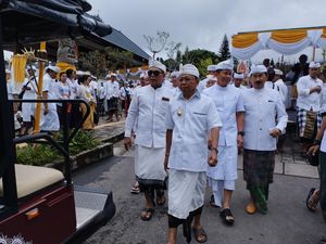 Melaspas Pura Besakih, Koster: Pembangunan Belum Rampung