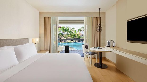 Guest Room 1 King Pool View