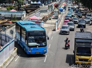 Detik-detik Pemotor Wanita Tewas Tertabrak TransJ di Jakpus Detik-detik Pemotor Wanita Tewas Tertabrak TransJ di Jakpus