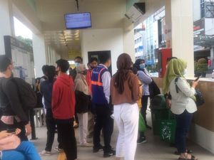 Cerita Penumpang TransJ Masih Bingung Rute Berubah Usai Halte Harmoni Pindah Cerita Penumpang TransJ Masih Bingung Rute Berubah Usai Halte Harmoni Pindah