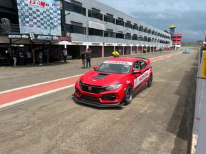 3 Pebalap Honda Racing Naik Podium Putaran Pertama ISSOM 2023 3 Pebalap Honda Racing Naik Podium Putaran Pertama ISSOM 2023