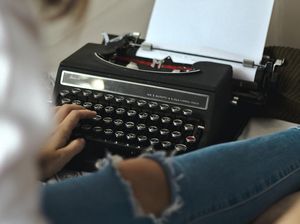 50 Contoh Pantun Jenaka 4 Baris dengan Berbagai Tema yang Lucu dan Menghibur 50 Contoh Pantun Jenaka 4 Baris dengan Berbagai Tema yang Lucu dan Menghibur