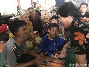 Beri Trauma Healing, Kak Seto Datangi Posko Korban Kebakaran di Plumpang Beri Trauma Healing, Kak Seto Datangi Posko Korban Kebakaran di Plumpang