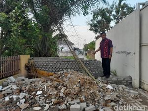 Pensiunan TNI Klaim Akses ke Perumahan yang Ditembok Tanah Warisan Pensiunan TNI Klaim Akses ke Perumahan yang Ditembok Tanah Warisan