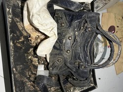 Bikin Nyesek, Koleksi Tas Branded Ratusan Juta Berjamur karena Salah Simpan