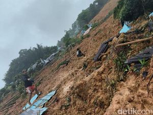 Longsor Terjang Satu Desa di Natuna, 50 Orang Hilang! Longsor Terjang Satu Desa di Natuna, 50 Orang Hilang!