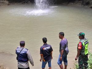 Siswa SD Pacitan Tewas Tenggelam di Sungai saat Ikut Jalan Sehat Siswa SD Pacitan Tewas Tenggelam di Sungai saat Ikut Jalan Sehat