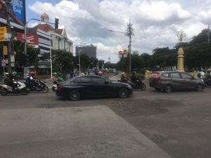 Kondisi Lubang di TL Harmoni Jakpus yang Bisa Bikin Celaka Pengendara