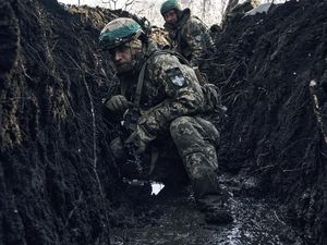 Melihat dari Dekat Situasi Perang di Parit Pertahanan Ukraina Melihat dari Dekat Situasi Perang di Parit Pertahanan Ukraina