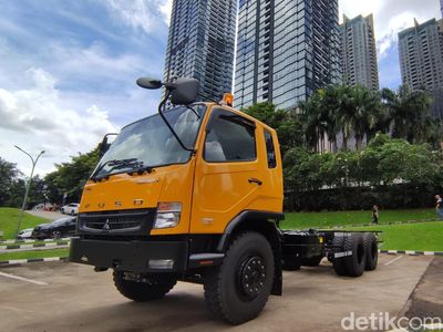 Garangnya Truk Baru Mitsubishi Fuso Edisi Gelap
