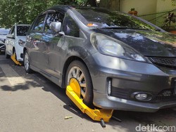 Mobil yang Digembok di Areal RSSA Malang Milik Pegawai RS