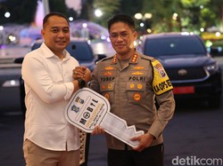 Puji Polrestabes, Pemkot Surabaya Beri Bantuan 11 Mobil Operasional