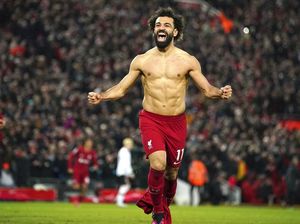 Mohamed Salah Ketagihan Pamer Perut Saat Melawan MU