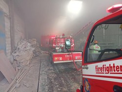 Pabrik Pengolahan Kayu di Singosari Malang Terbakar