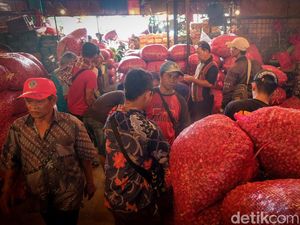 Pasokan Ramadhan, 175 Ton Bawang Merah Brebes Tiba di Jakarta Pasokan Ramadhan, 175 Ton Bawang Merah Brebes Tiba di Jakarta