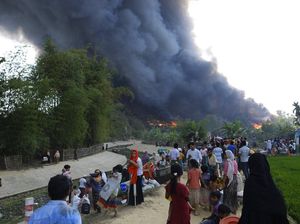 Penampakan Kebakaran Hebat Landa Kamp Rohingya di Bangladesh
