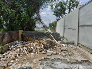 Pensiunan TNI Bangun Tembok Tutup Akses ke Perumahan di Medan
