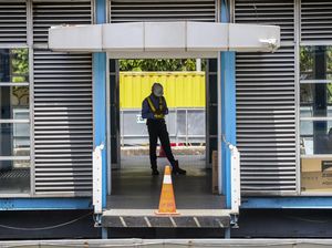 Halte di Jaktim Rusak Ditabrak AKAP, TransJ Tak Layani Arah Kampung Melayu Halte di Jaktim Rusak Ditabrak AKAP, TransJ Tak Layani Arah Kampung Melayu