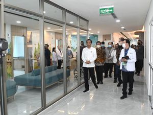 Potret Jokowi Resmikan Rumah Sakit di Bandung Potret Jokowi Resmikan Rumah Sakit di Bandung