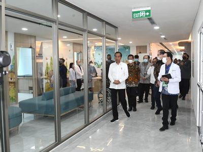 Potret Jokowi Resmikan Rumah Sakit di Bandung