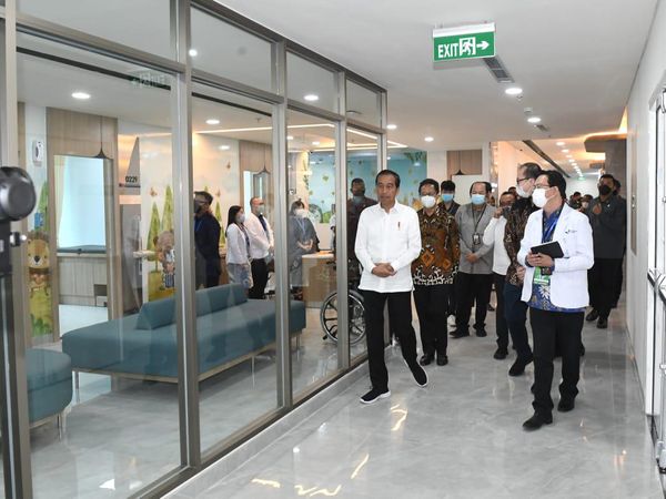 Potret Jokowi Resmikan Rumah Sakit di Bandung