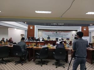 Akbar dan Taqwa Imbang 15 Suara, Pemilihan Wakil Bupati Luwu Timur Diskors Akbar dan Taqwa Imbang 15 Suara, Pemilihan Wakil Bupati Luwu Timur Diskors