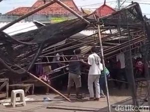 Belasan Lapak Pasar Darurat Patiunus Pekalongan Rusak Disapu Puting Beliung