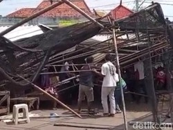 Belasan Lapak Pasar Darurat Patiunus Pekalongan Rusak Disapu Puting Beliung