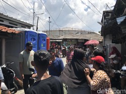 Korban Kebakaran Depo Plumpang Ricuh gegara Pembagian Nasi, Warga Kena Pukul