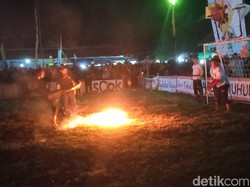 Jejak Heroisme Ulama di Balik Lahirnya Sepakbola Api di Ponpes Cirebon