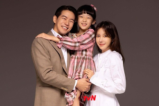 Still Cut Lee Ji Ah dan Lee Sang Yoon / Foto : twitter.com/CJnDrama Still Cut Lee Ji Ah dan Lee Sang Yoon / Foto : twitter.com/CJnDrama