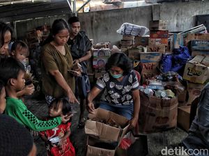 Curhat Pengungsi Kebakaran Plumpang Kesulitan Cari Pakaian Pria Curhat Pengungsi Kebakaran Plumpang Kesulitan Cari Pakaian Pria
