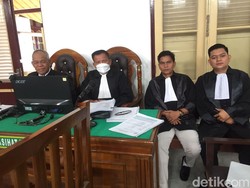 Pengacara Tolak Kesaksian Kades-Kadus soal Apin BK: Tak Ada di Dakwaan