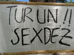 Desak Sekdes Mundur gegara Foto Bugil, Warga Purworejo Geruduk Balai Desa