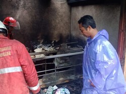 Apes! Warung Sembako Terbakar, Dagangan Ludes Dilalap Si Jago Merah