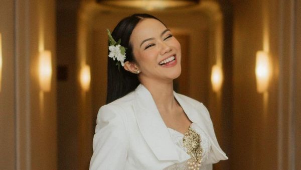 8 Gaya Unik Yura Yunita Pakai Kebaya, Mewah Hingga Edgy