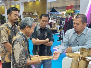 Antam Ajak Mitra Binaan Mejeng di Pameran Inacraft & Indogreen Expo