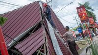 Atap Kantor Telkom di Kendari Rusak Gegara Angin Puting Beliung