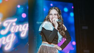 7 Potret Ayu Ting Ting saat Manggung, Gayanya Disebut Mirip Jennie Blackpink