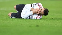 Paul Scholes, eks MU juga kesal dengan aksi Bruno yang mudah terjatuh dan berpura-pura kesakitan, seperti ketika hendak rebut bola dari Konate (Getty Images)