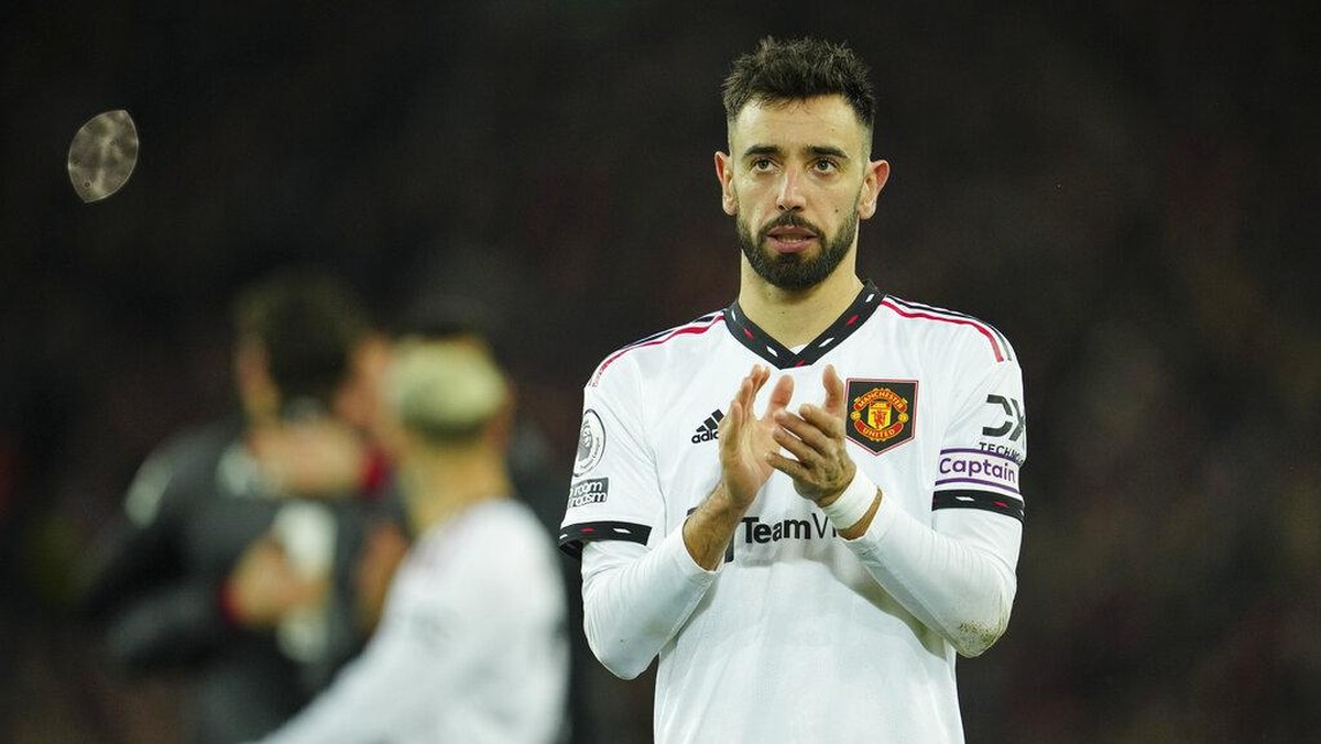 Bruno Fernandes dianggap tak lagi pantas jadi kapten Manchester United (AP/Jon Super)