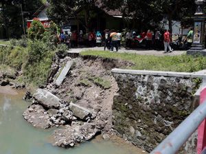 Cek Longsor, Bupati Klaten Nemu Jalan Desa Rusak gegara Truk Proyek Tol