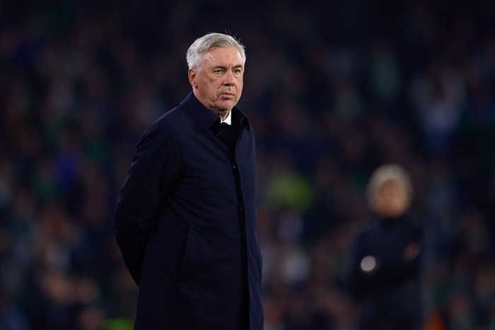SEVILLE, SPAIN - MARCH 05: Carlo Ancelotti, manager of Real Madrid looks on during the LaLiga Santander match between Real Betis and Real Madrid CF at Estadio Benito Villamarin on March 05, 2023 in Seville, Spain. (Photo by Fran Santiago/Getty Images)